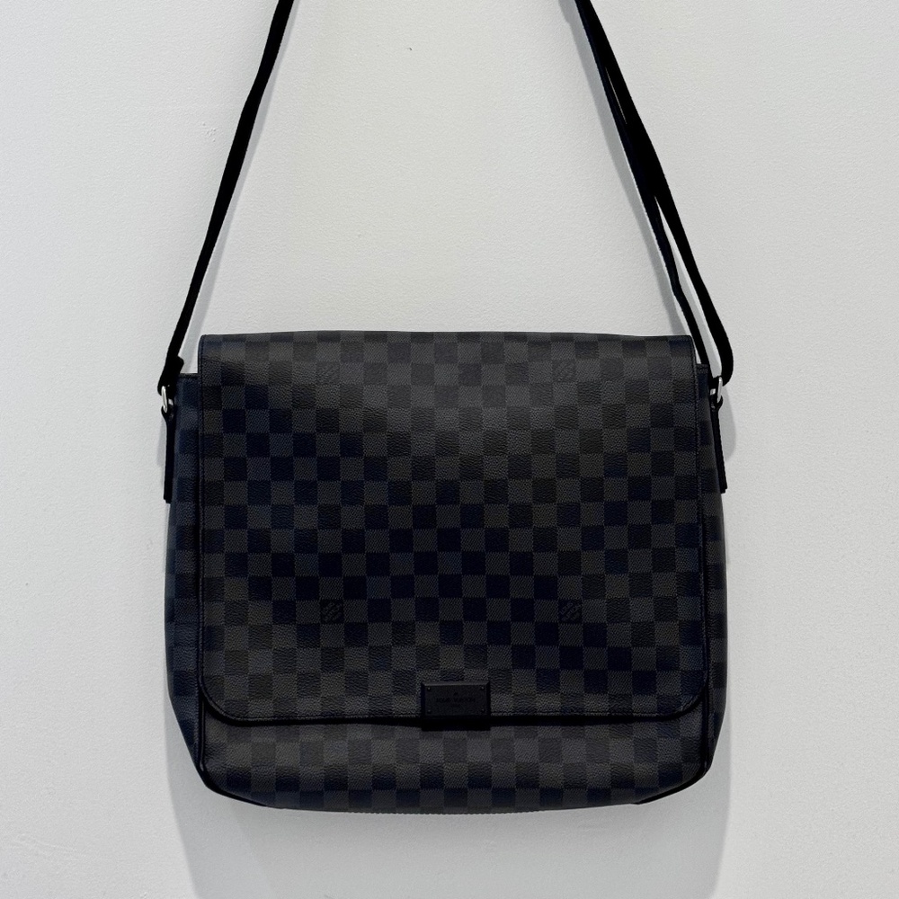LOUIS VUITTON District PM Messenger Bag